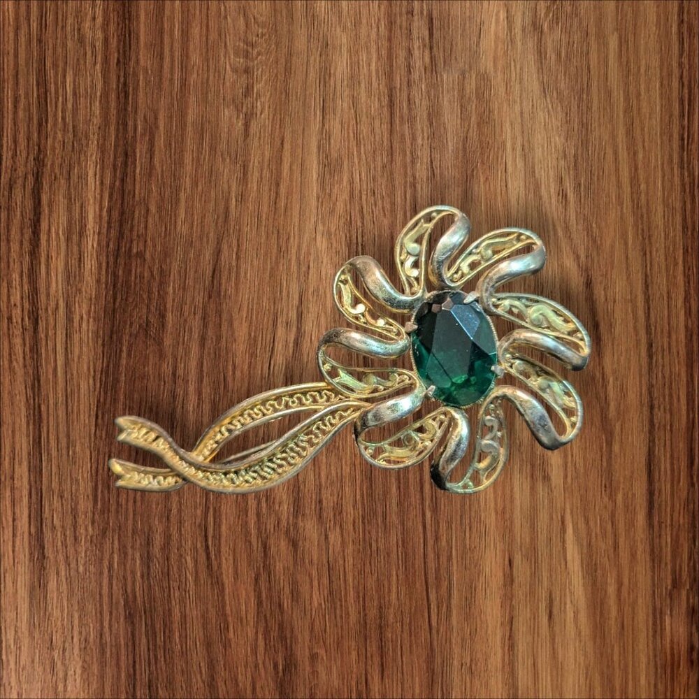 Vintage Gold Tone Brooch With Faux Emerald Flower & Filigree Design‎ 4.5 Inches